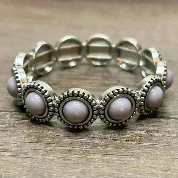 Silver Tone Light Purple Stretch Bracelet - Picture 1 of 3